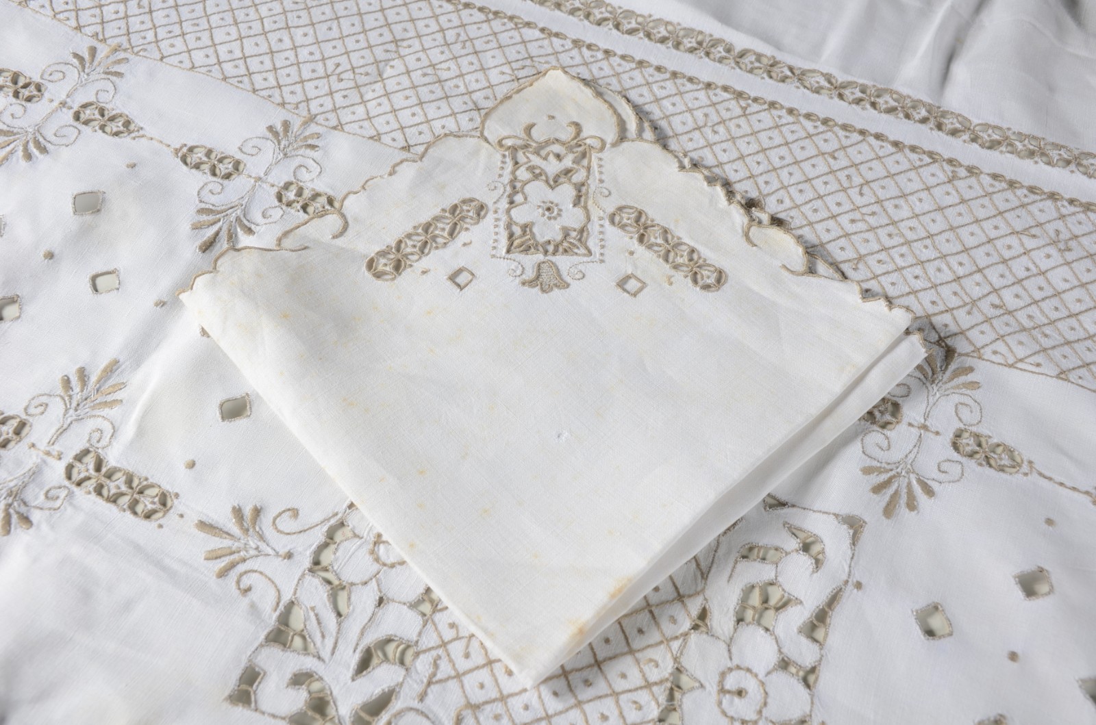 Toalha de mesa de linho bordado português da Ilha da Madeira... - foto 7 de 7