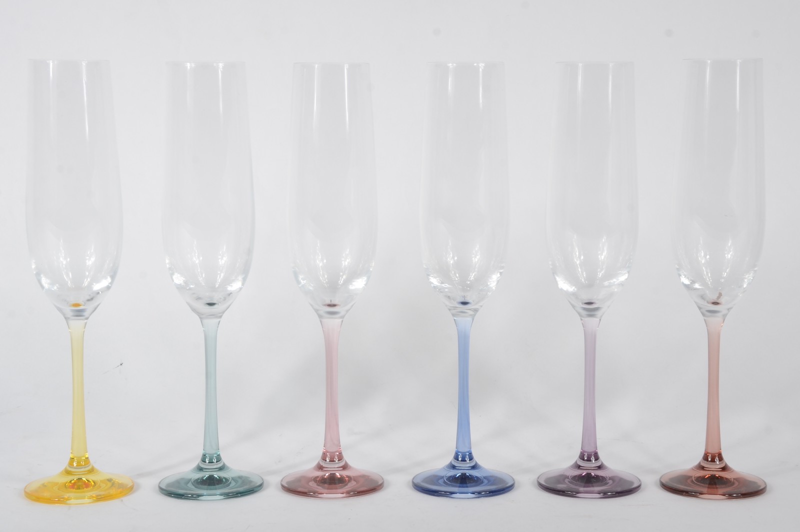Seis flutes de cristal para champagne, 190 ml., pés coloridos. - foto 1 de 5