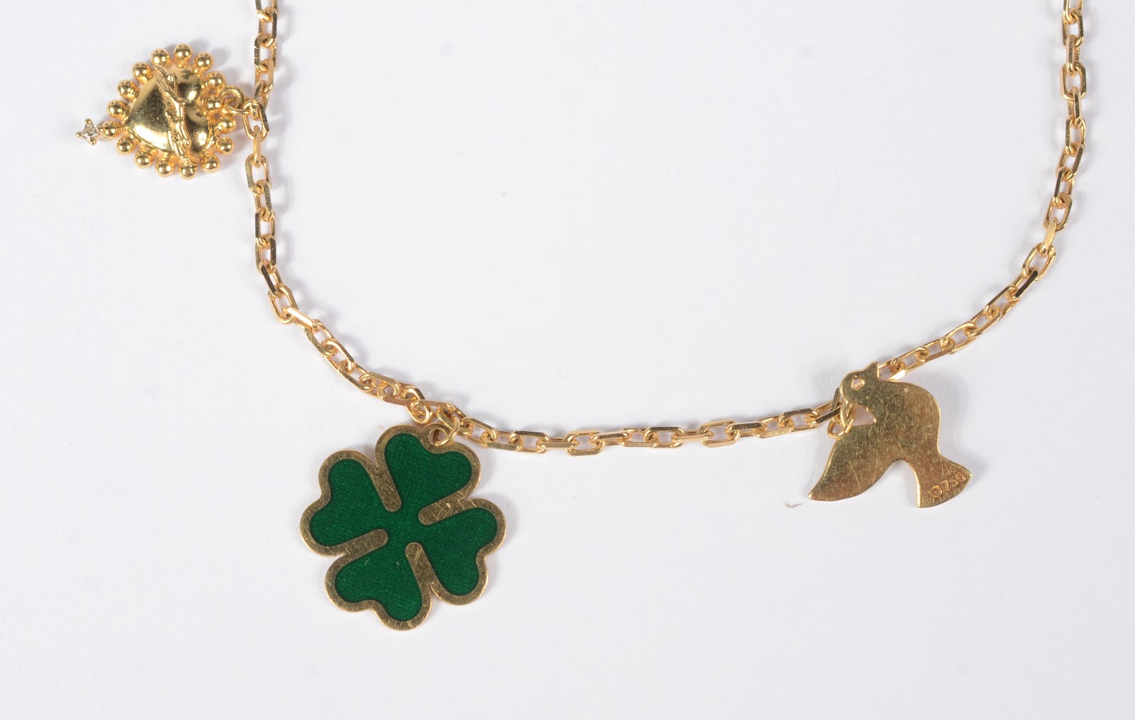 Pulseira de ouro 18 k., contraste 750 mls com penduricalhos. (Por... - foto 3 de 4