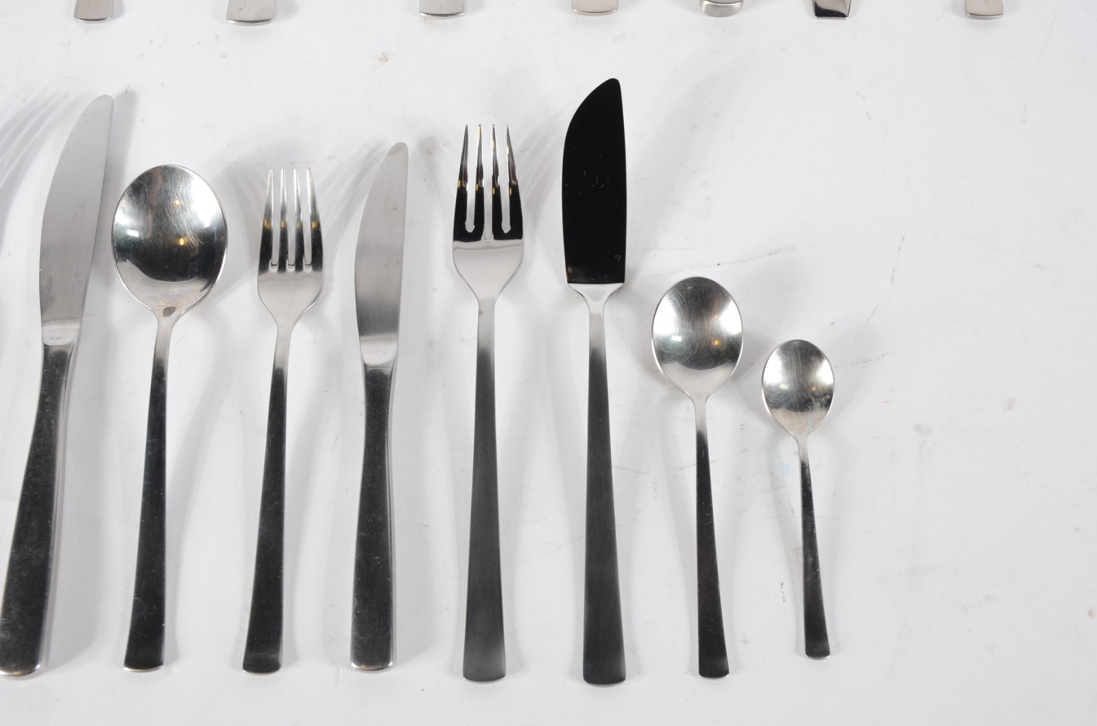 Faqueiro de aço inox, composto de: 12 colheres, 12 garfos, 12 facas... - foto 3 de 9