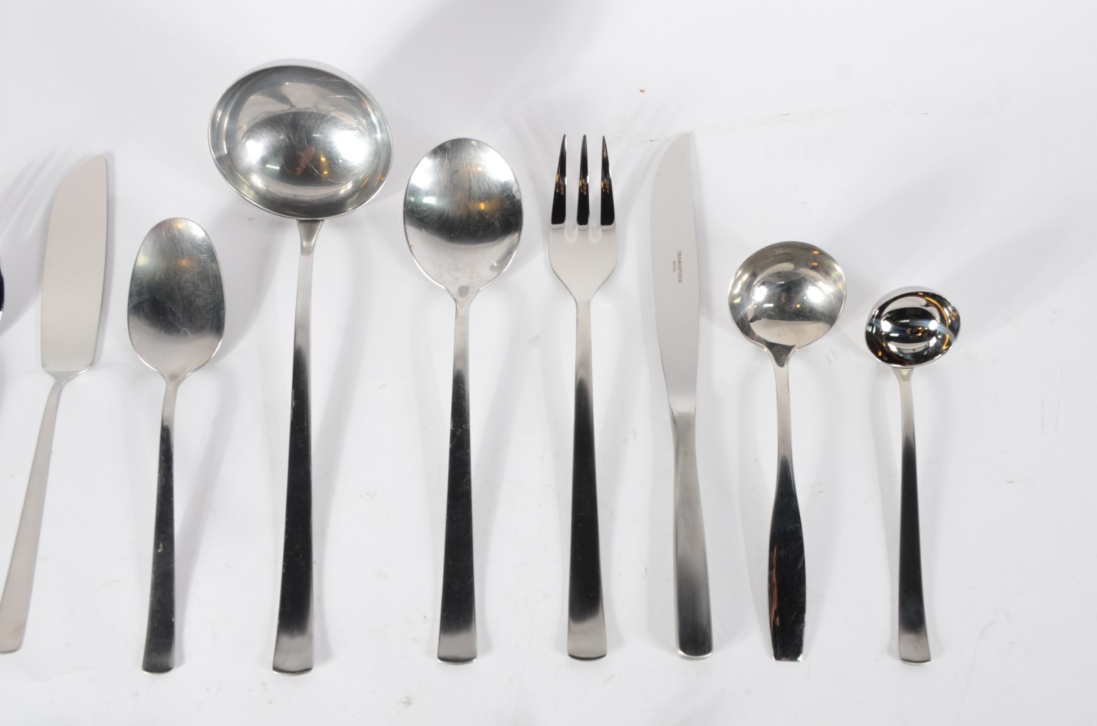 Faqueiro de aço inox, composto de: 12 colheres, 12 garfos, 12 facas... - foto 6 de 9