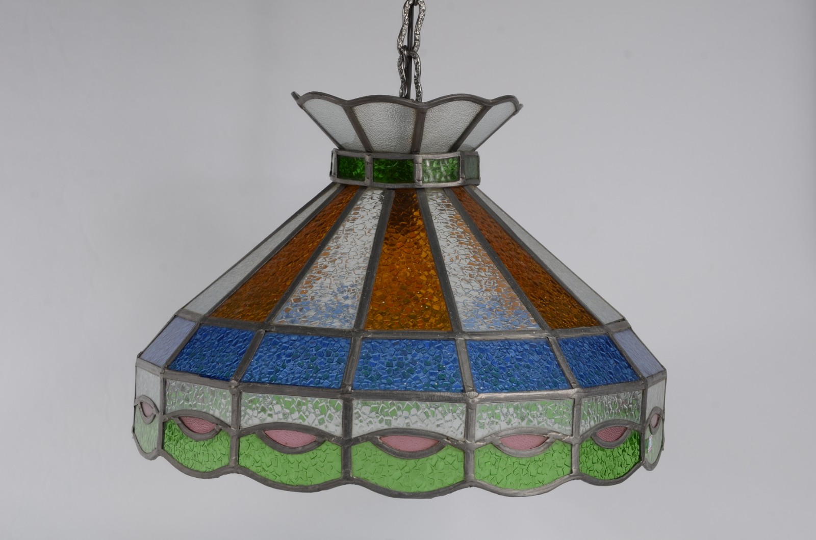 Lustre de metal com placas de vidro coloridas. - foto 1 de 5