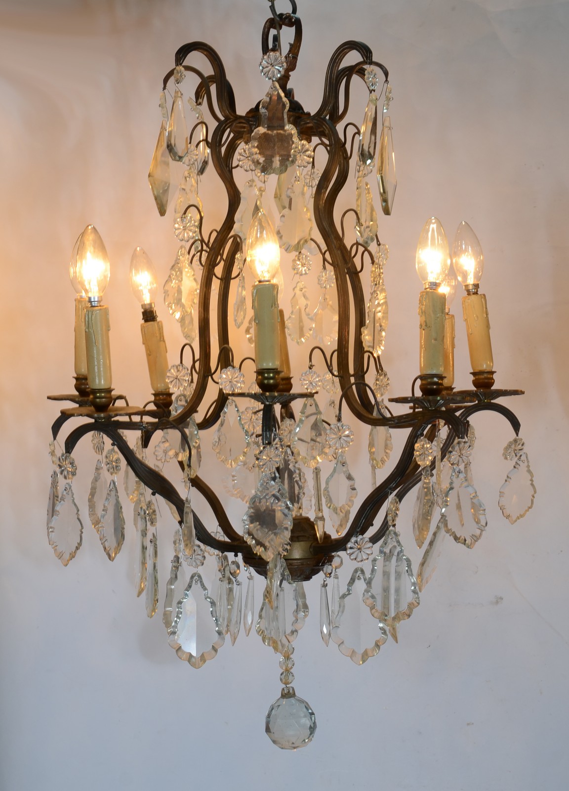 Lustre com estrutura de metal para 8 luzes, placas de cristal... - foto 2 de 7