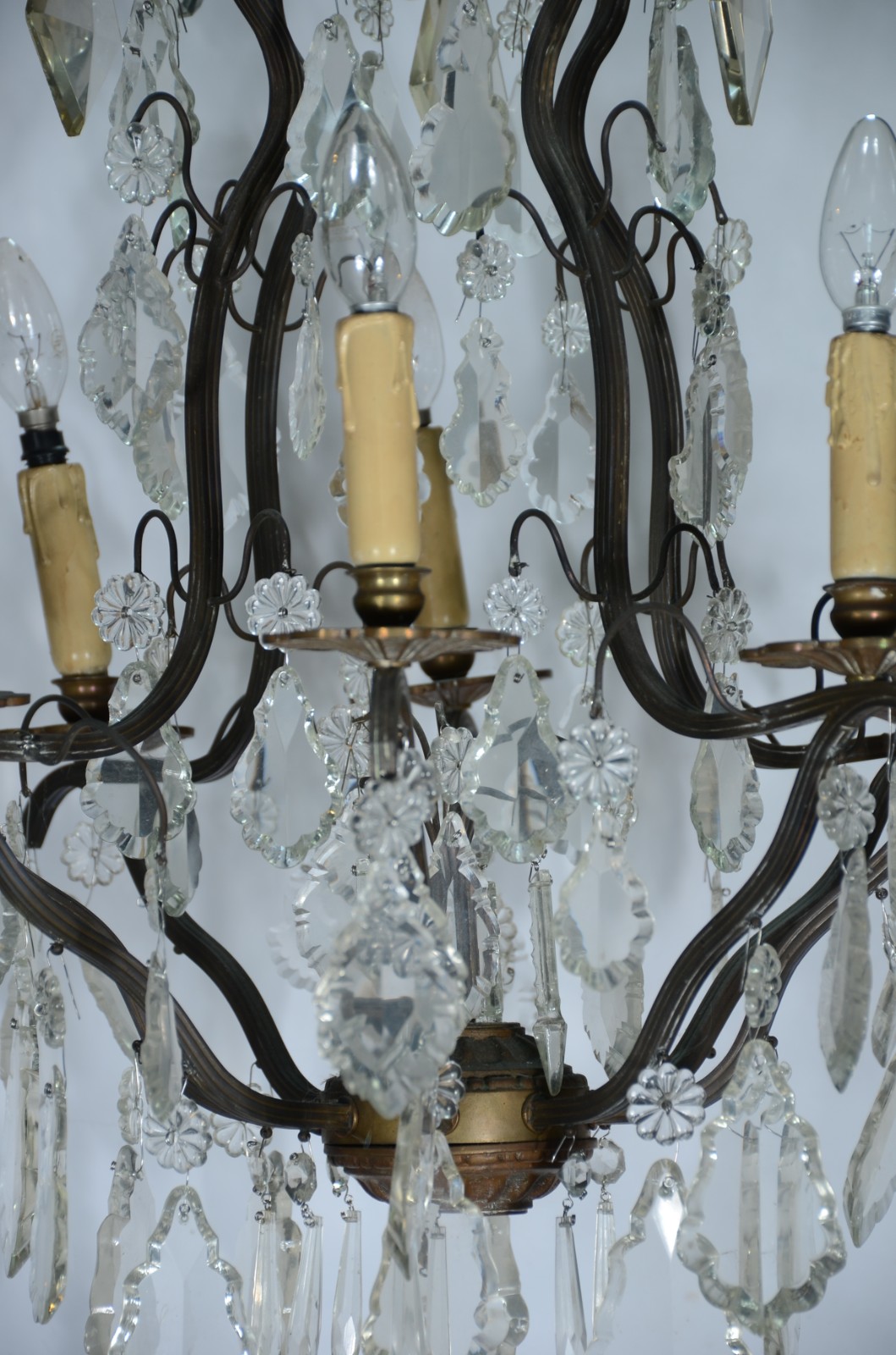 Lustre com estrutura de metal para 8 luzes, placas de cristal... - foto 3 de 7
