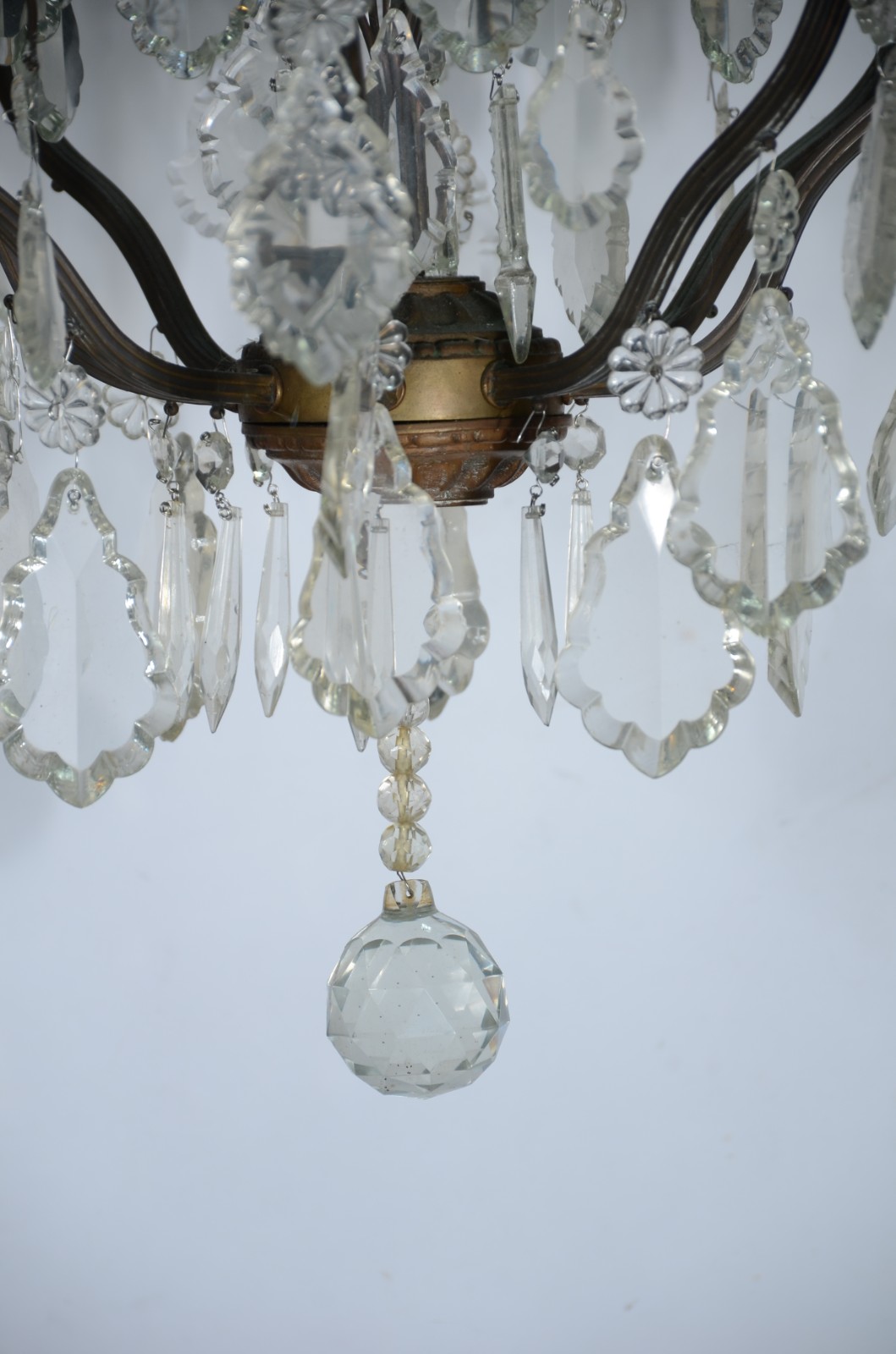 Lustre com estrutura de metal para 8 luzes, placas de cristal... - foto 5 de 7