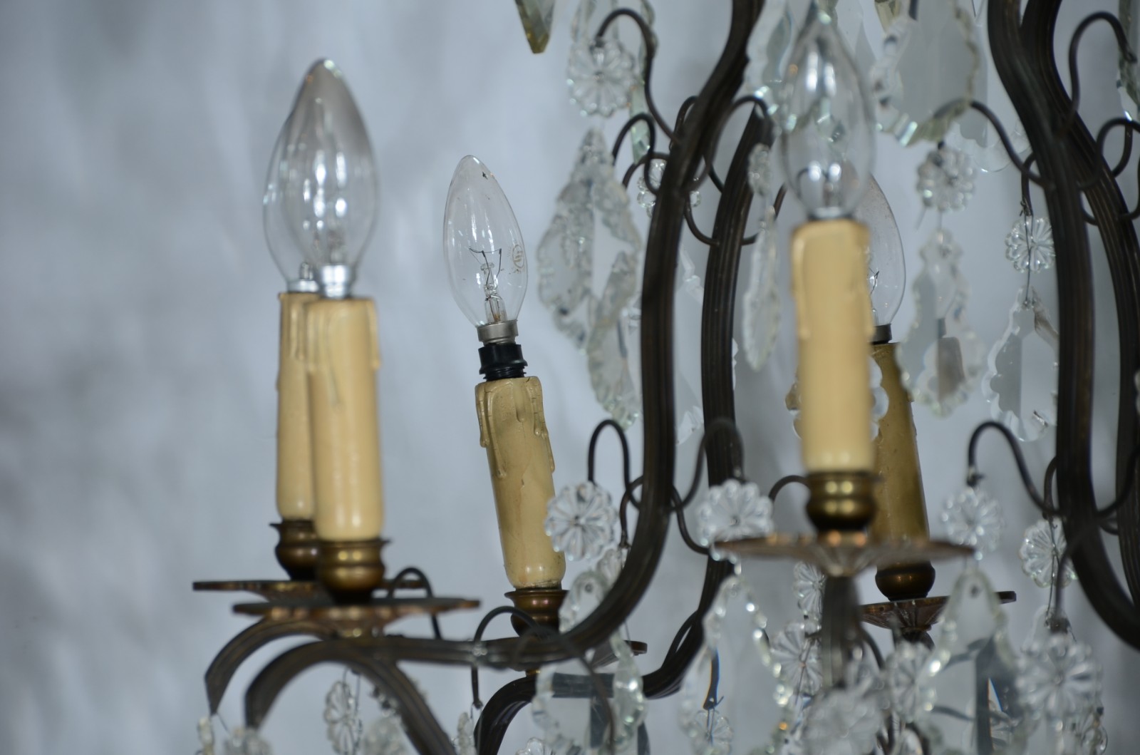 Lustre com estrutura de metal para 8 luzes, placas de cristal... - foto 7 de 7
