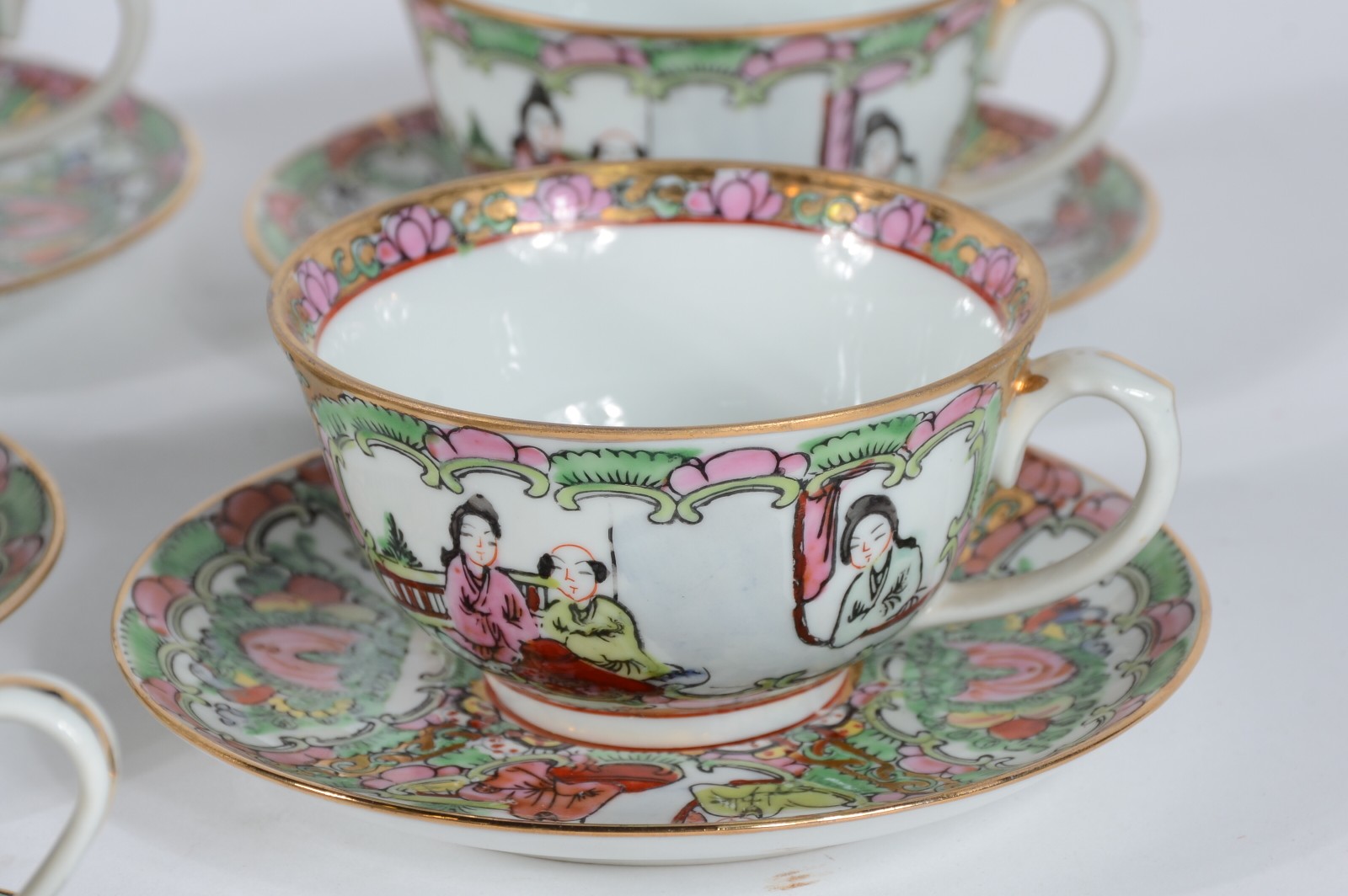 Serviço de jantar de porcelana "Lama" oriental, composto de: 23... - foto 4 de 8