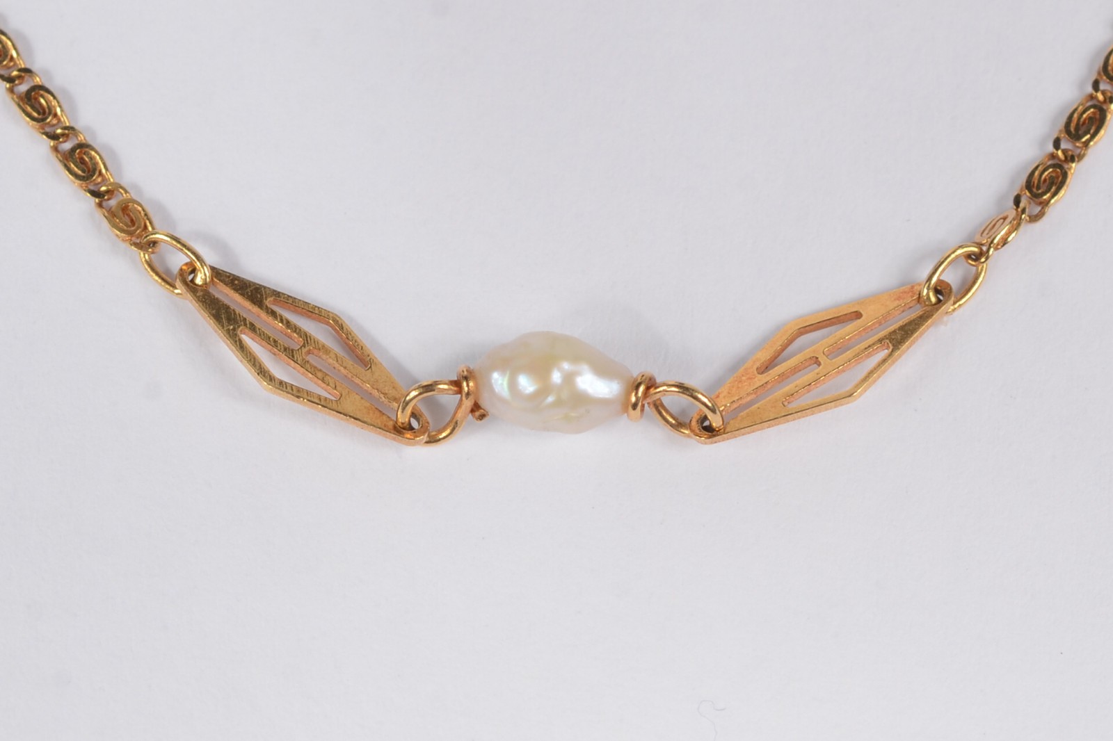 Colar de ouro 18 k., intercalado com perolas de água doce. (Por... - foto 3 de 5