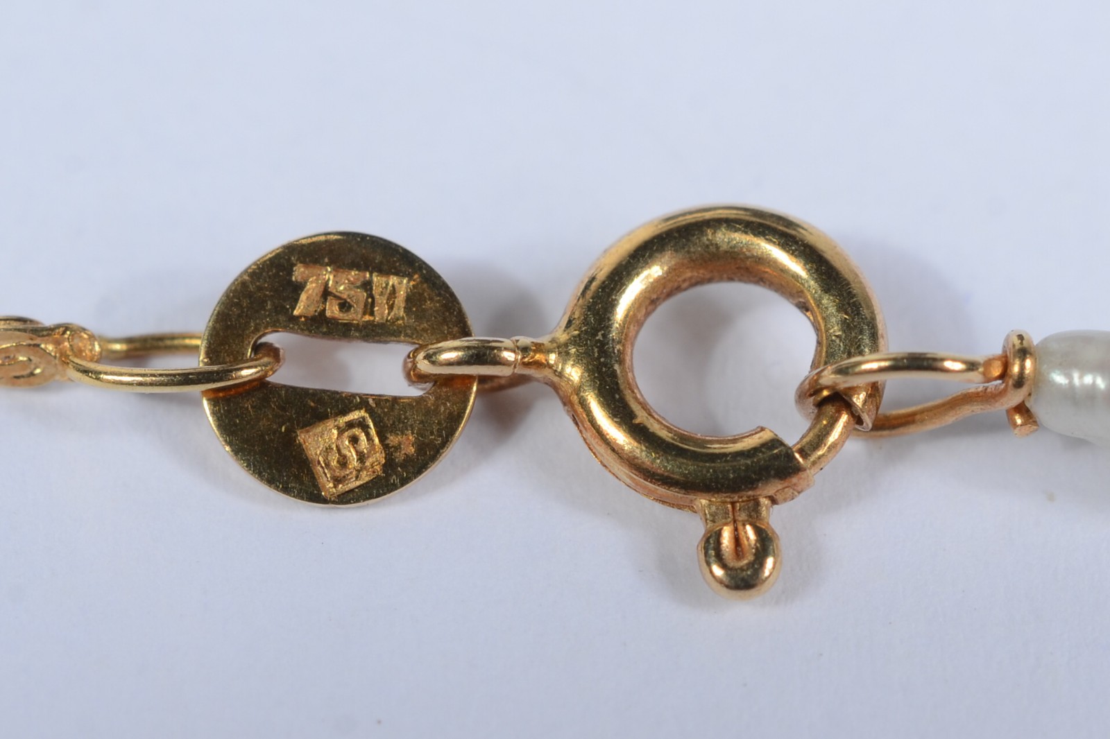 Colar de ouro 18 k., intercalado com perolas de água doce. (Por... - foto 4 de 5