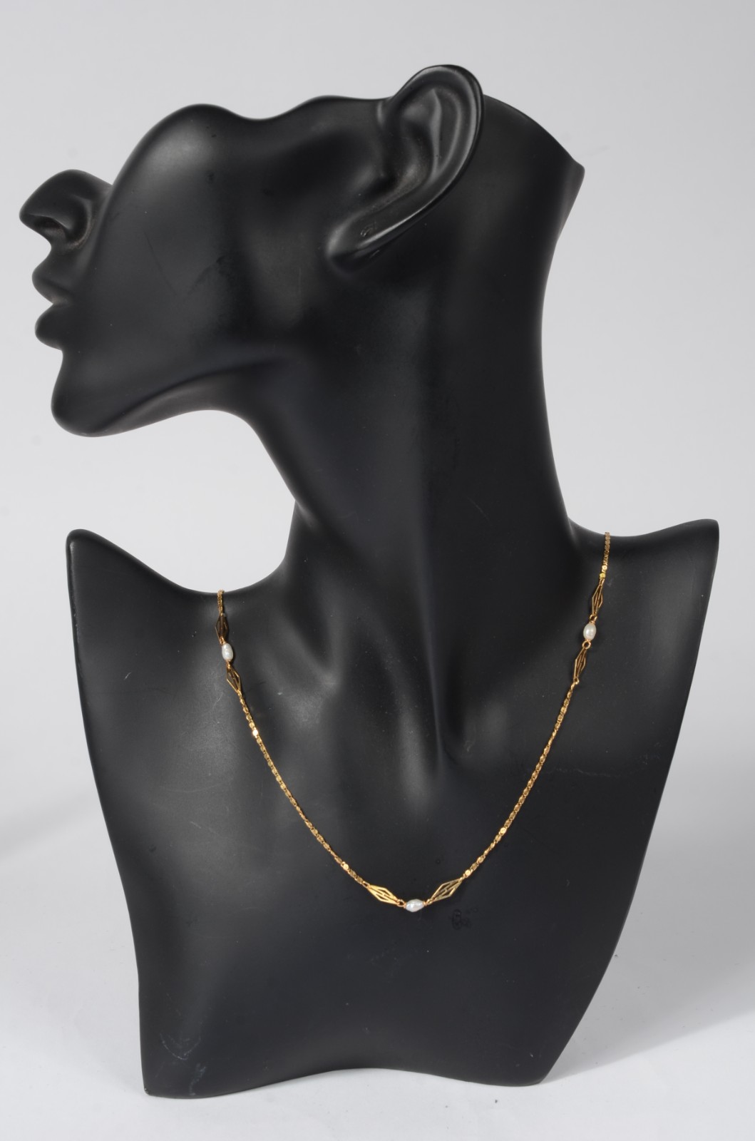 Colar de ouro 18 k., intercalado com perolas de água doce. (Por... - foto 5 de 5