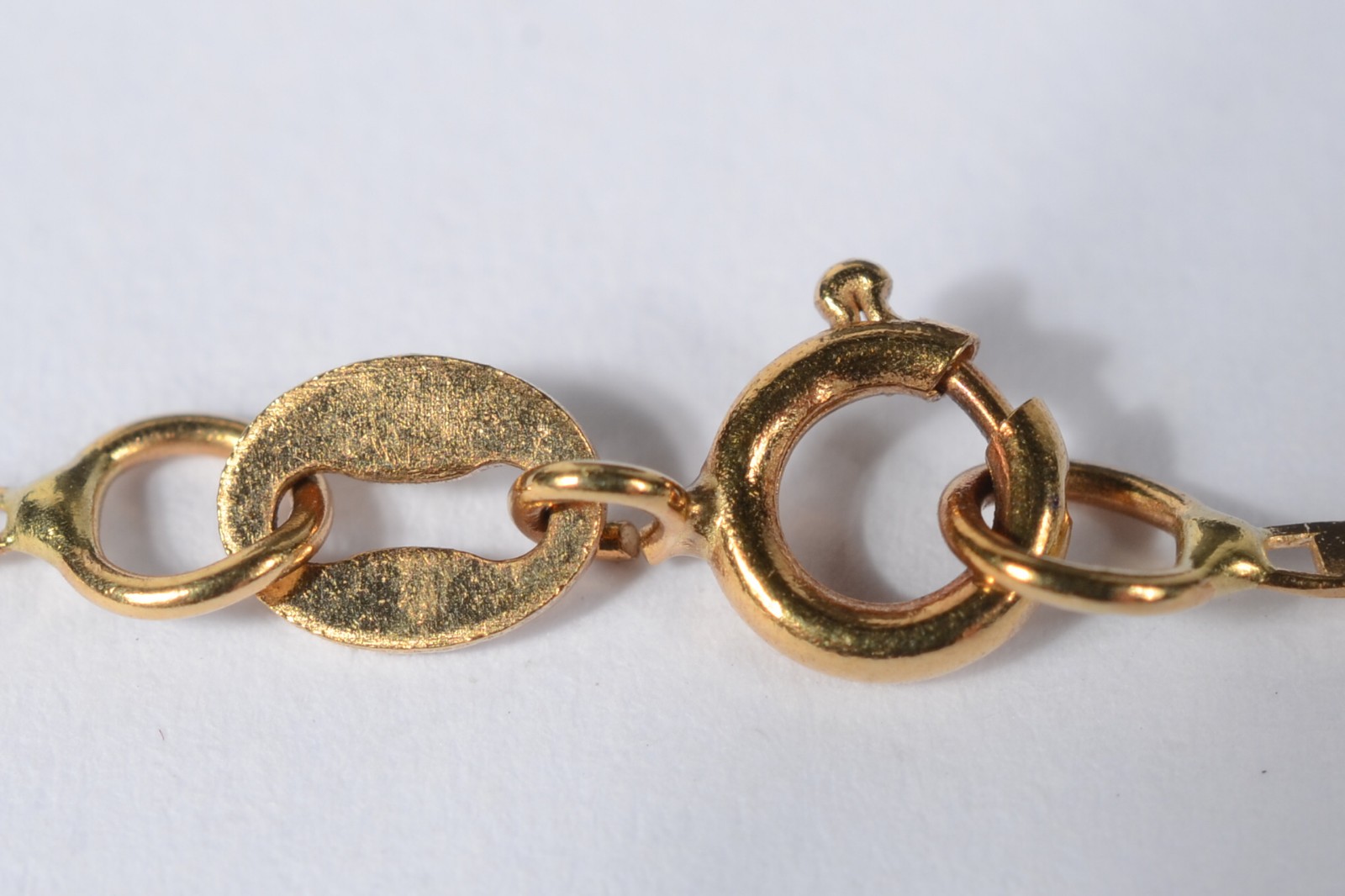 Colar com pendente na forma de gota com brilhante de ouro 18 k. (Por... - foto 4 de 6
