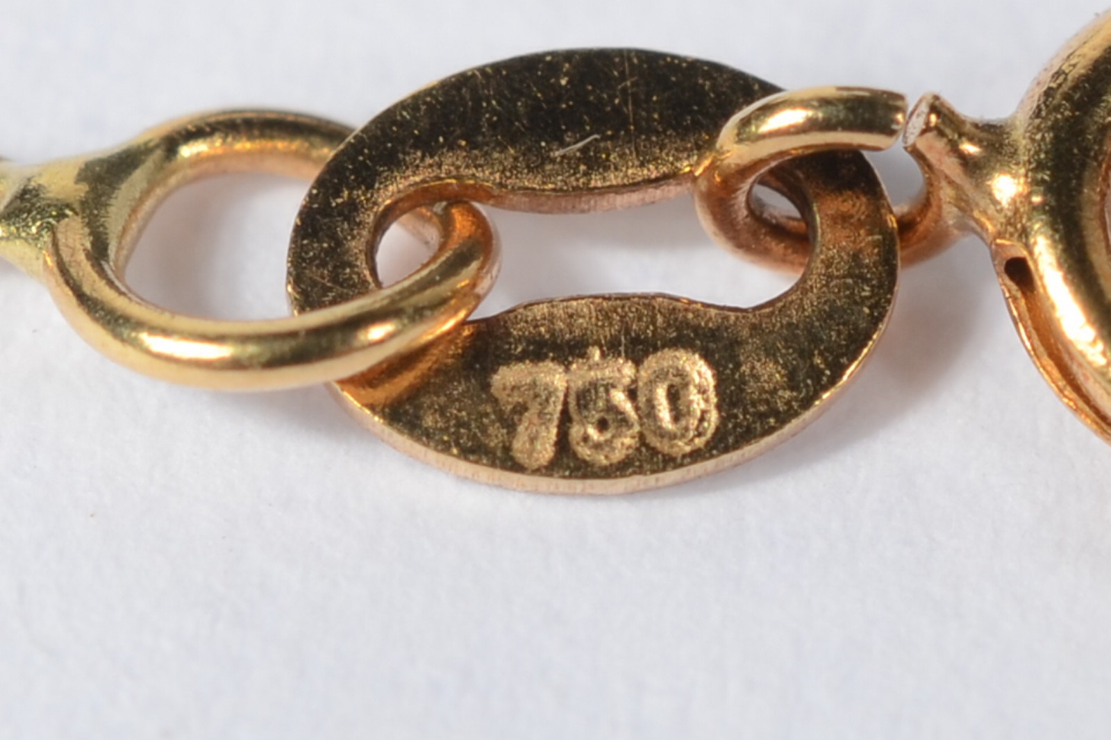 Colar com pendente na forma de gota com brilhante de ouro 18 k. (Por... - foto 5 de 6