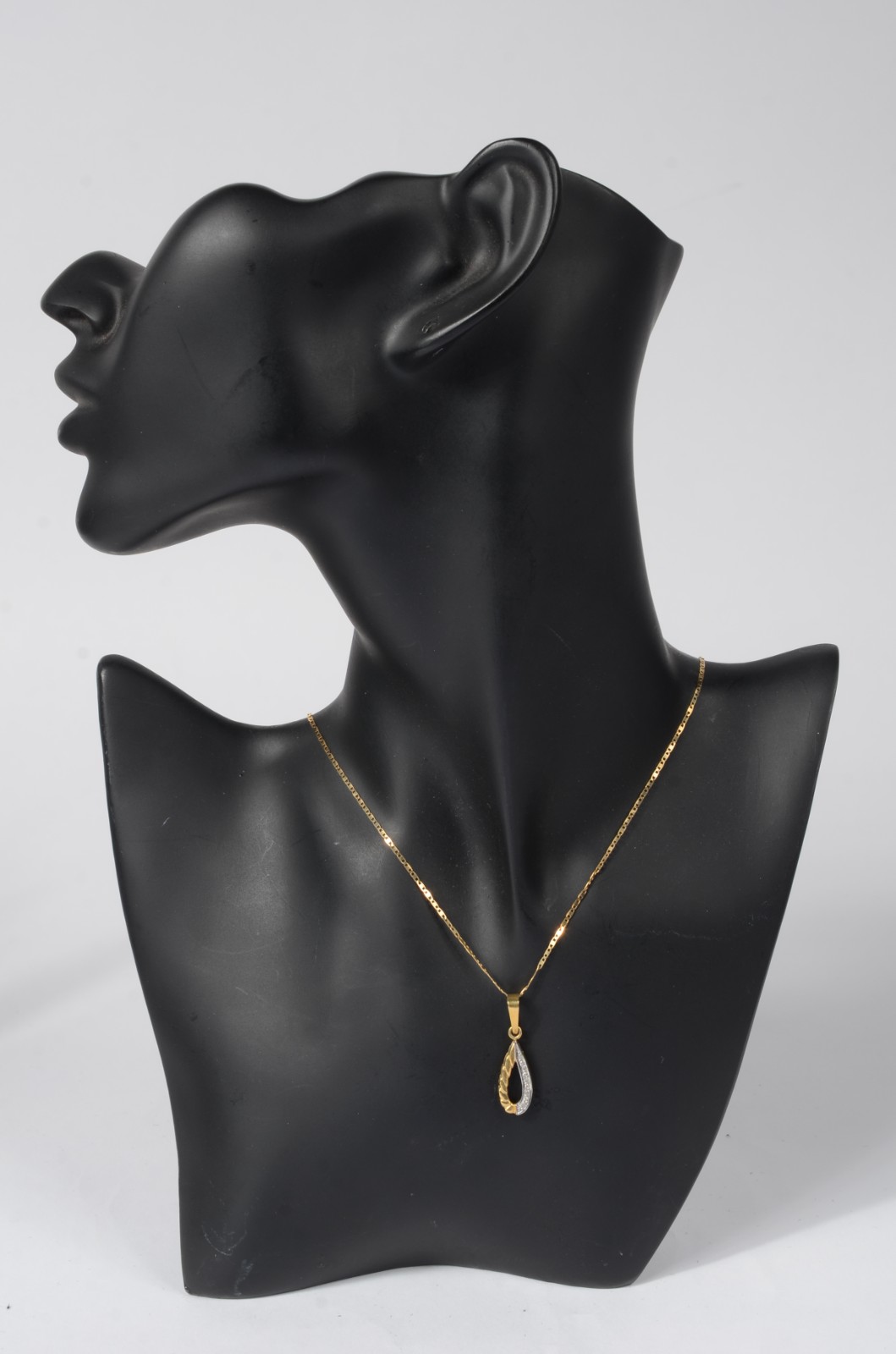 Colar com pendente na forma de gota com brilhante de ouro 18 k. (Por... - foto 6 de 6