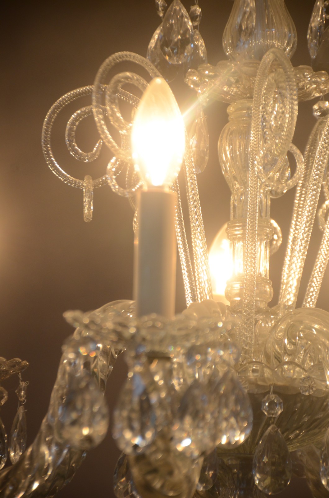 Lustre de cristal para 8 luzes, bobeches com bordas peroladas... - foto 9 de 11