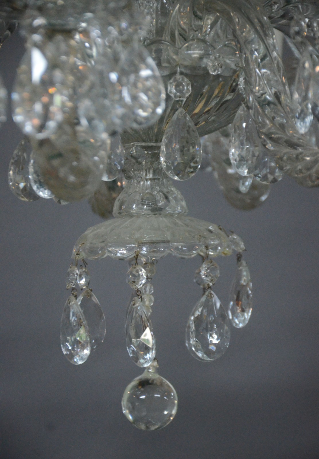 Lustre de cristal para 8 luzes, bobeches com bordas peroladas... - foto 4 de 11