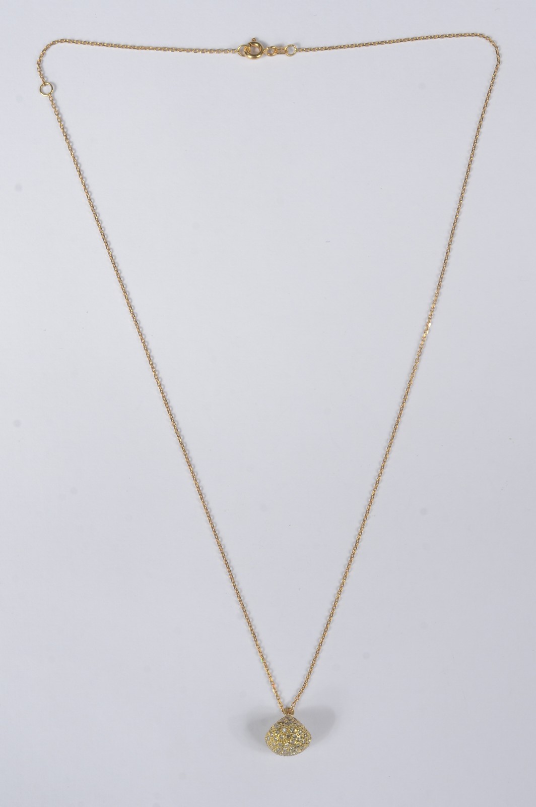 Colar com pendente na forma de "bola" com mini brilhantes de ouro 18... - foto 2 de 4