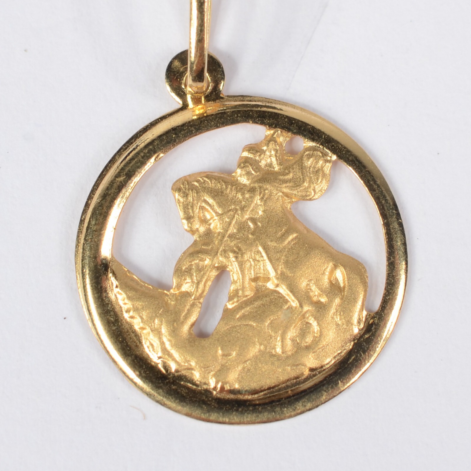 Colar com pendente de São Jorge de ouro 18 k., contraste 750 mls... - foto 3 de 5