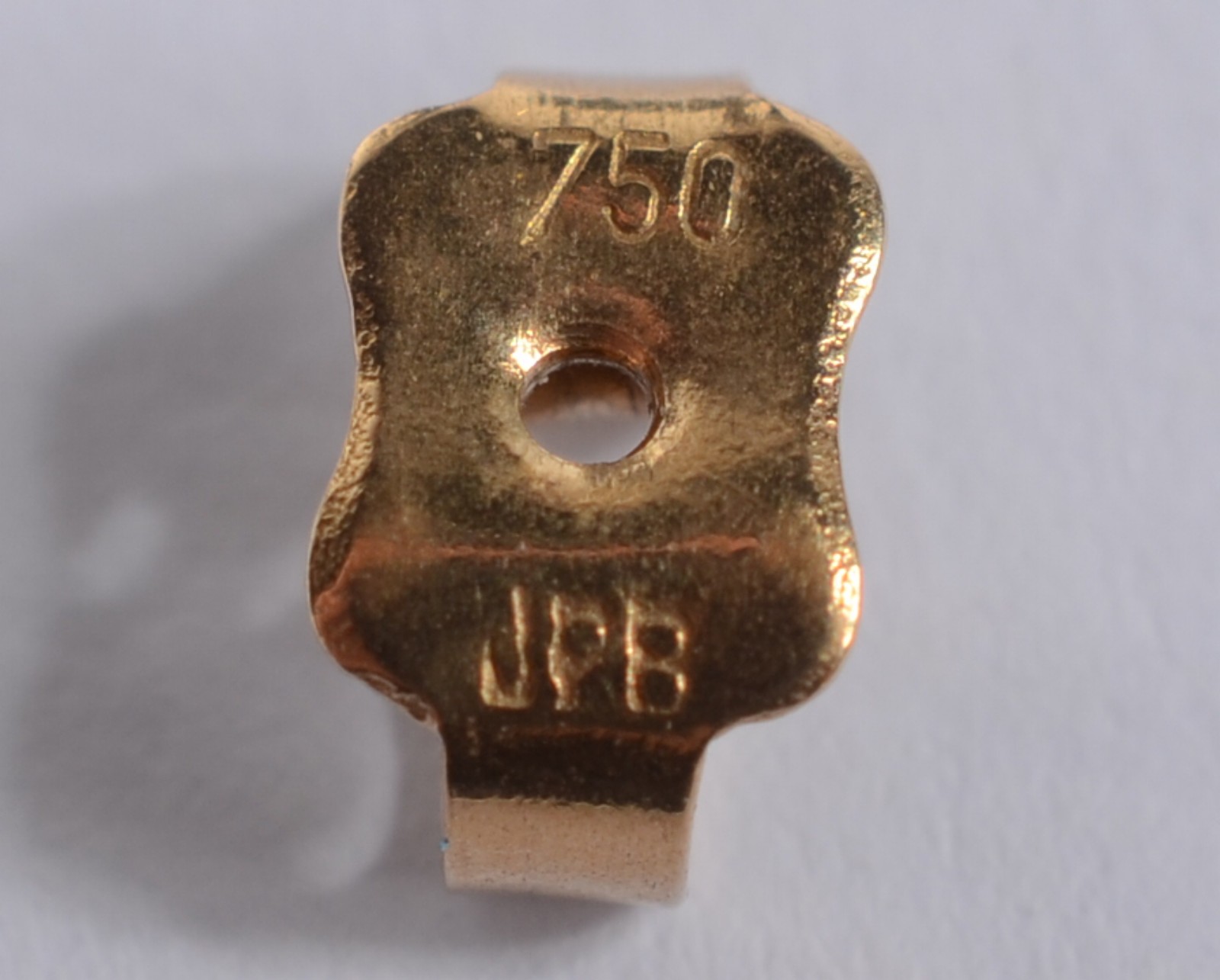 Par de brincos de ouro 18 k., feitio gota com duas pedras águas... - foto 5 de 6
