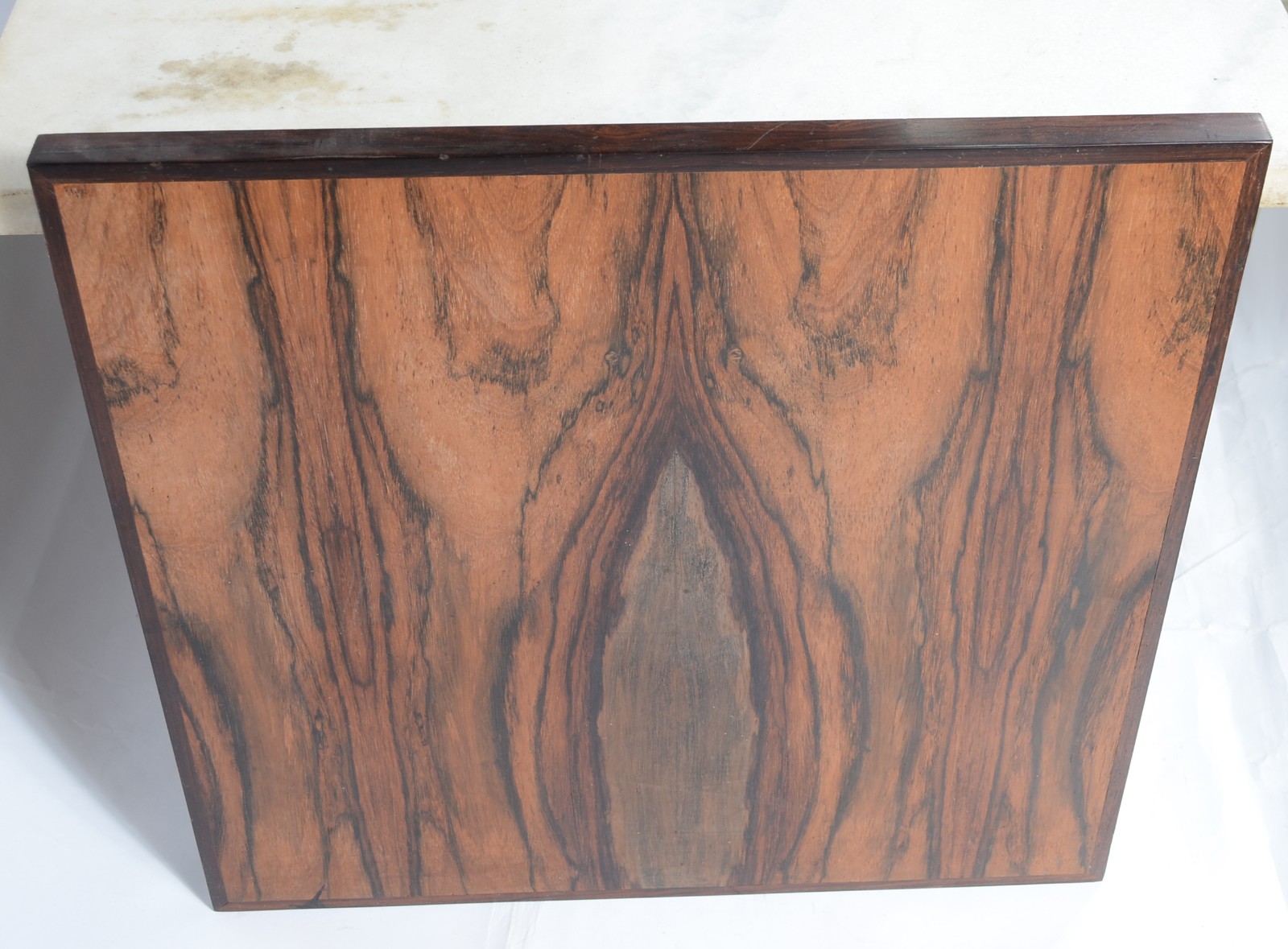 Conjunto de mesa de centro e mesa lateral de madeira, tampos de... - foto 8 de 8