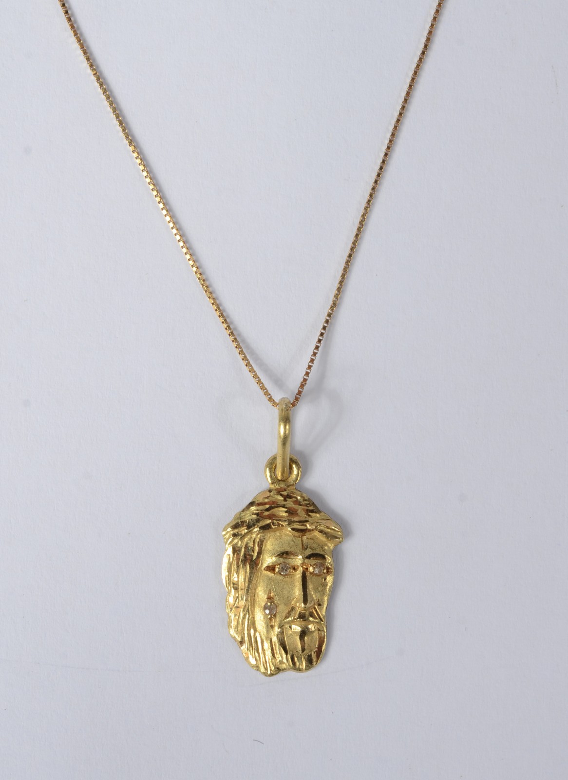 Colar com pendente com rosto de "Cristo" de ouro 18 k., contraste 750... - foto 1 de 5
