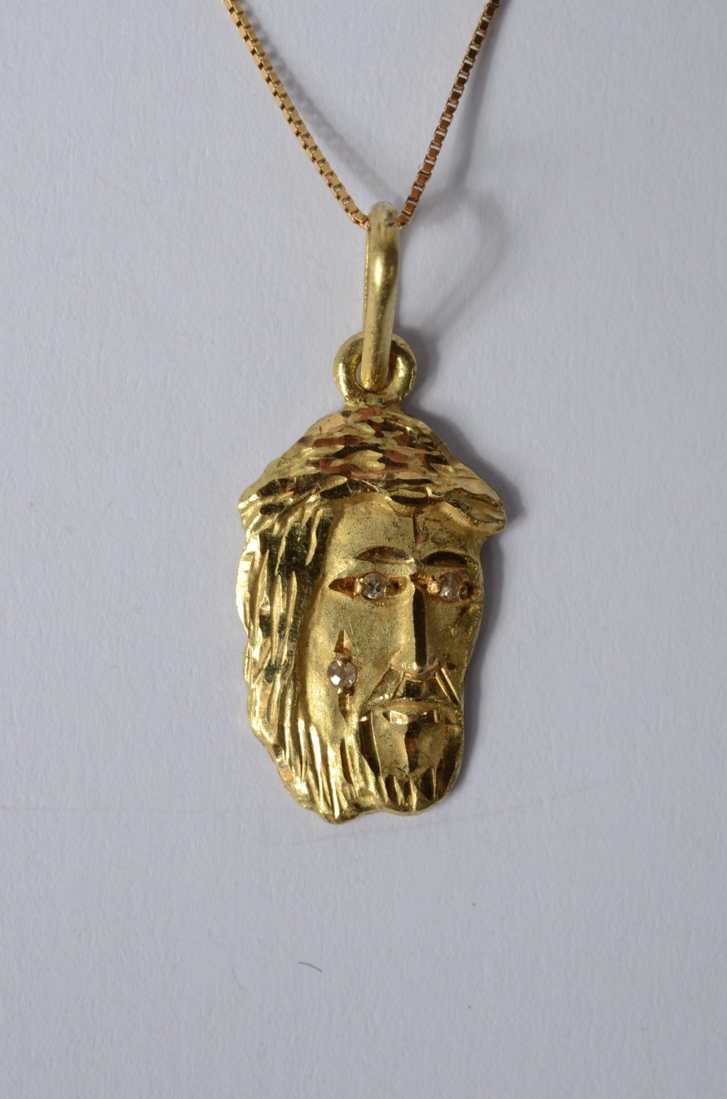 Colar com pendente com rosto de "Cristo" de ouro 18 k., contraste 750... - foto 3 de 5