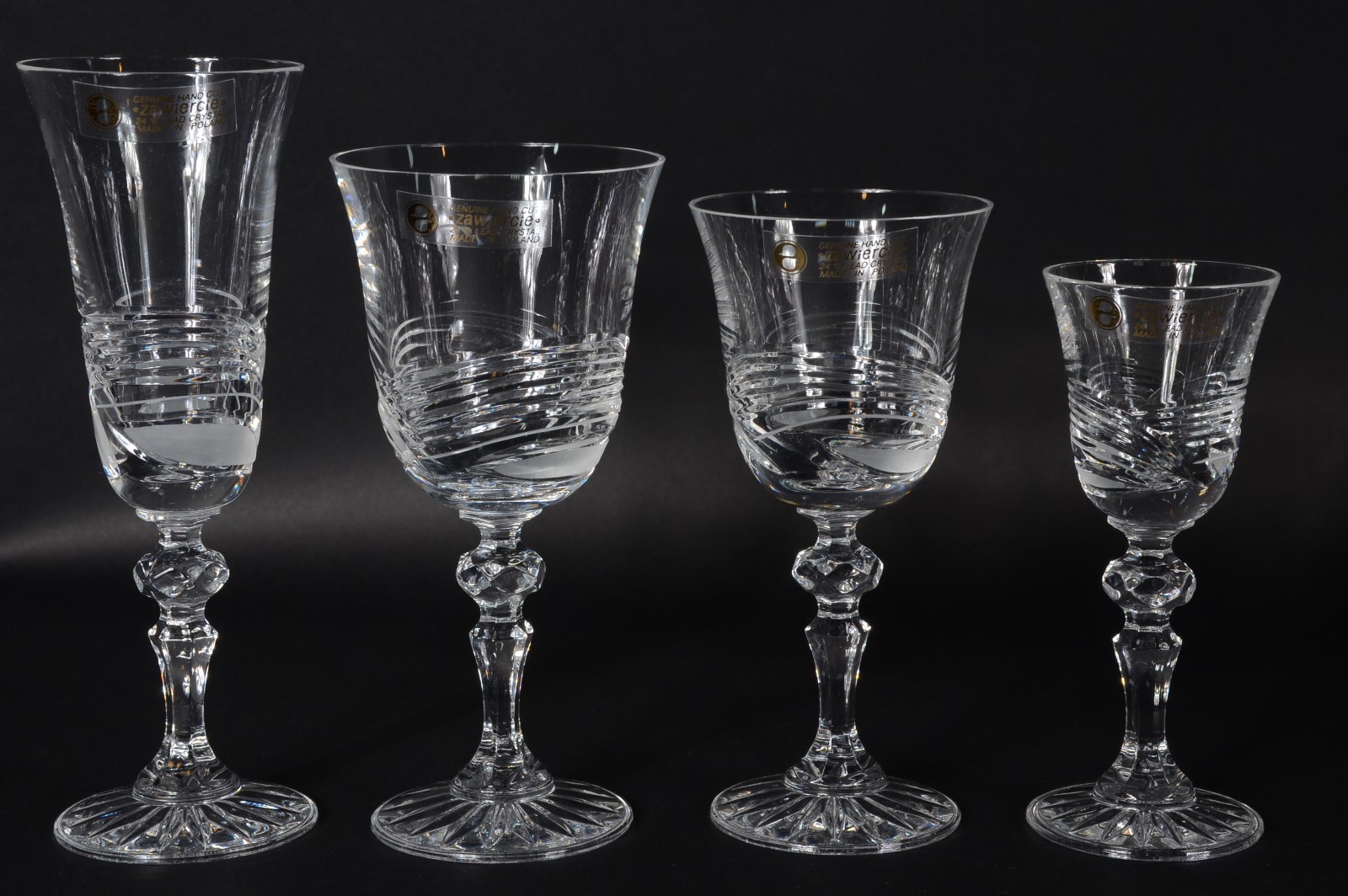 Serviço de cristal polonês, composto de: 12 taças de champagne, 12... - foto 2 de 7