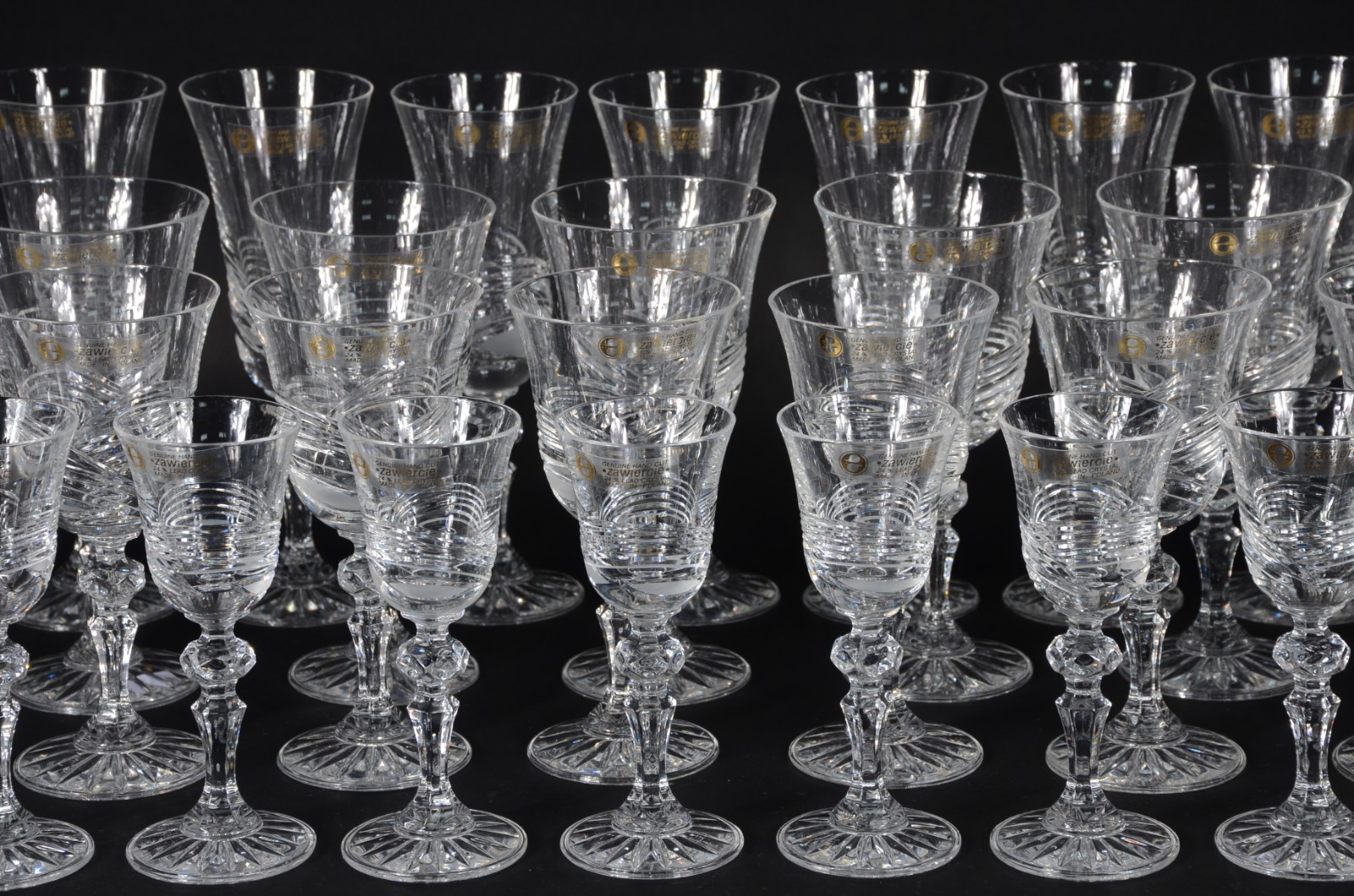 Serviço de cristal polonês, composto de: 12 taças de champagne, 12... - foto 3 de 7