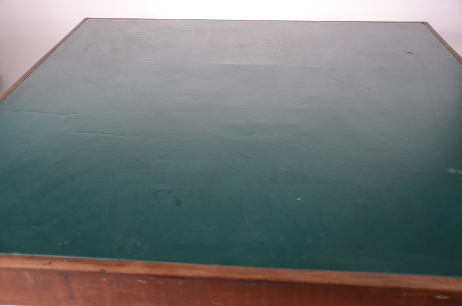 Mesa feitio quadrada, base de metal, tampo de madeira com curvim... - foto 7 de 11