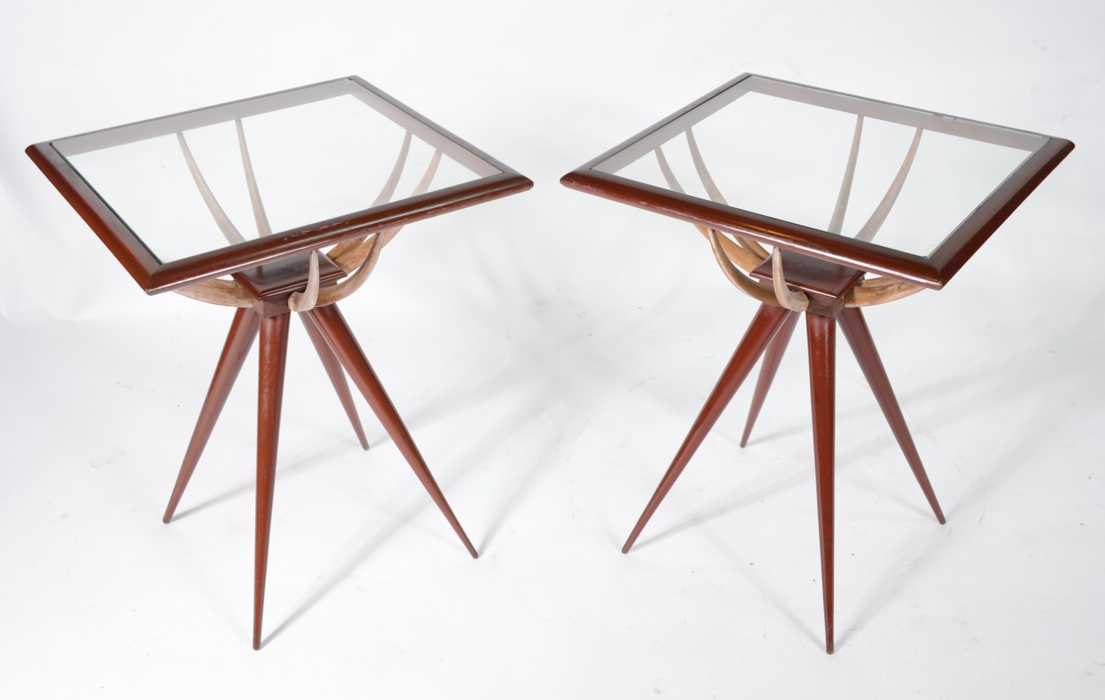 Par de mesas laterais, tampo de vidro. Design moderno, modelo aranha... - foto 1 de 8