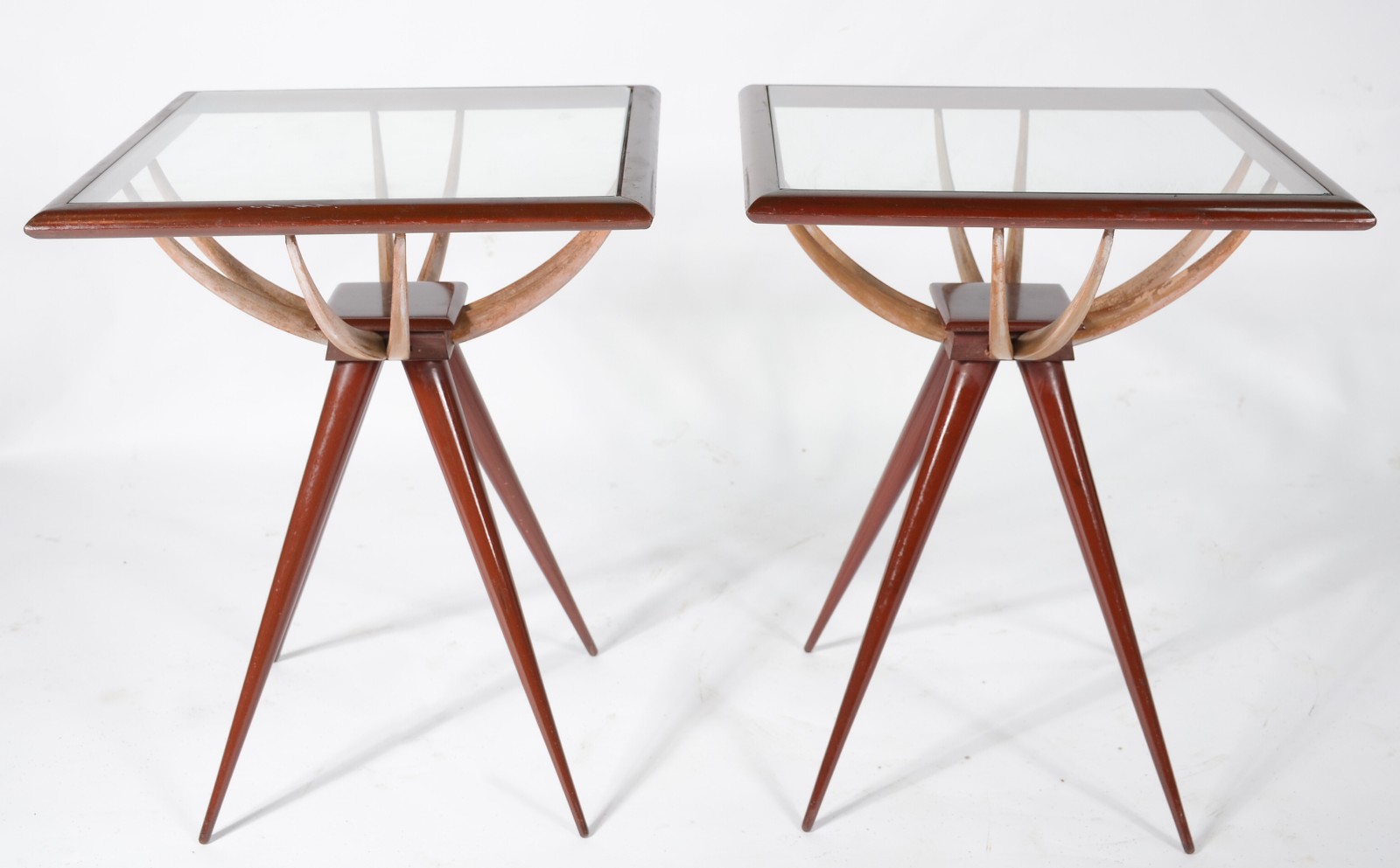Par de mesas laterais, tampo de vidro. Design moderno, modelo aranha... - foto 2 de 8