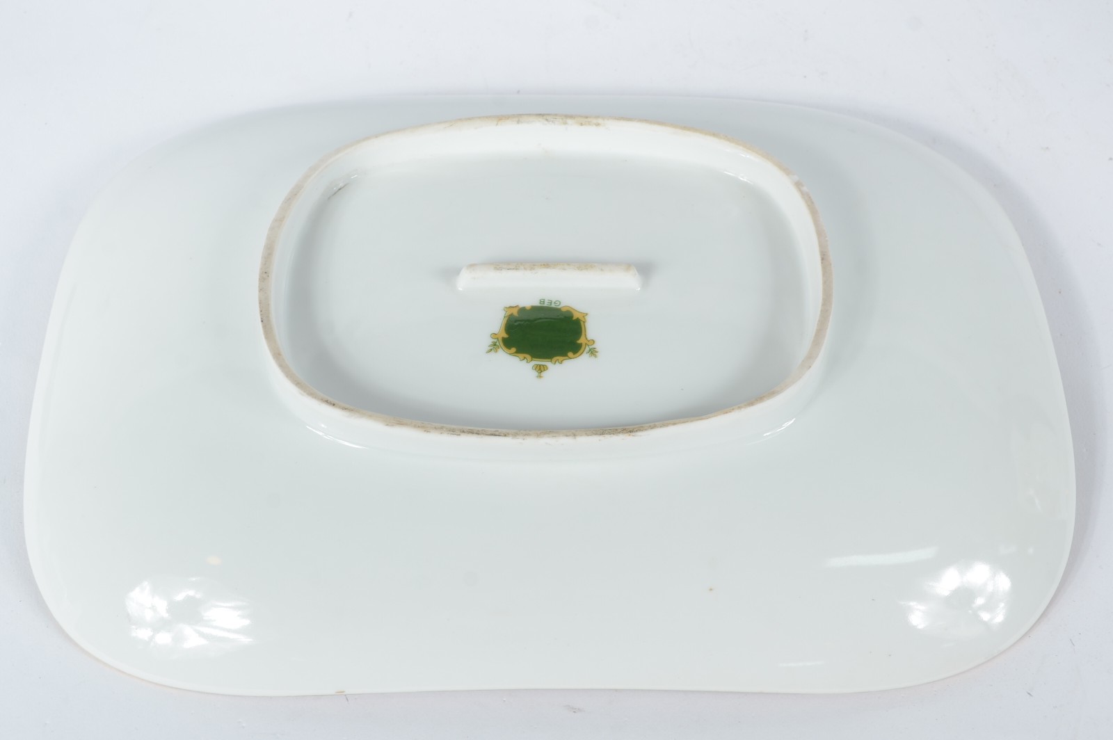 Duas peças de porcelana, sendo: Jarra para água chinesa na cor creme... - foto 8 de 10
