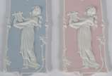 SALER,  - Par de placas de biscuit, uma na cor rosa e outra na cor azul decoradas com figuras femininas tocando harpa encimadas por figuras de "pucci", bordas c