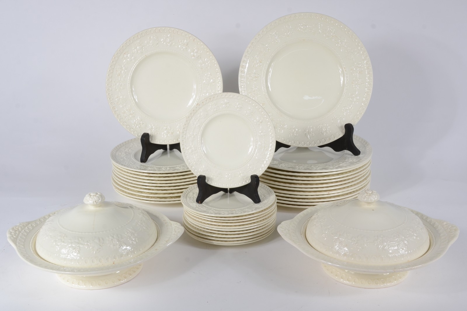 Aparelho de jantar de faiança inglesa Wedgwood na cor creme com grega... - foto 1 de 7