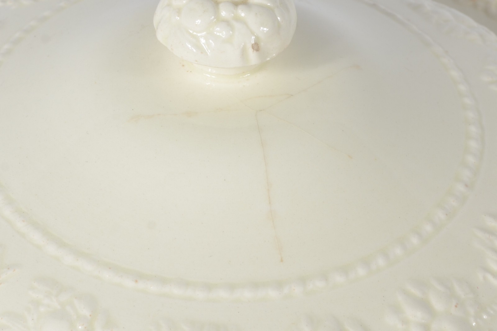 Aparelho de jantar de faiança inglesa Wedgwood na cor creme com grega... - foto 4 de 7