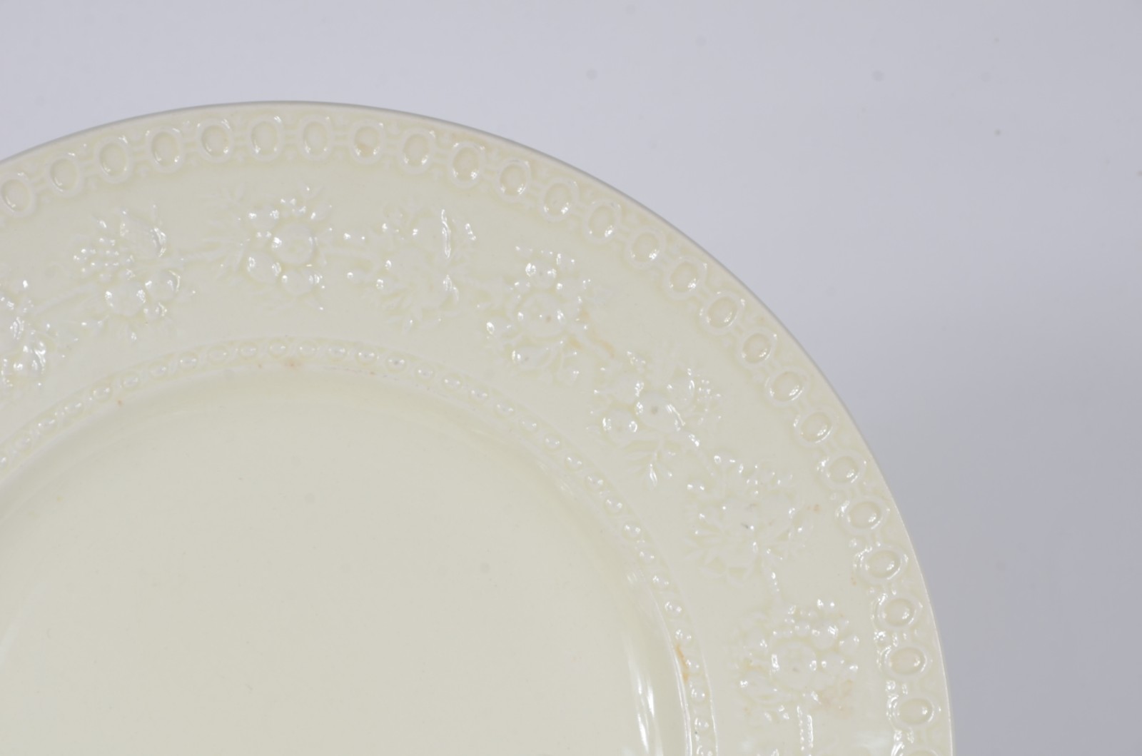 Aparelho de jantar de faiança inglesa Wedgwood na cor creme com grega... - foto 6 de 7