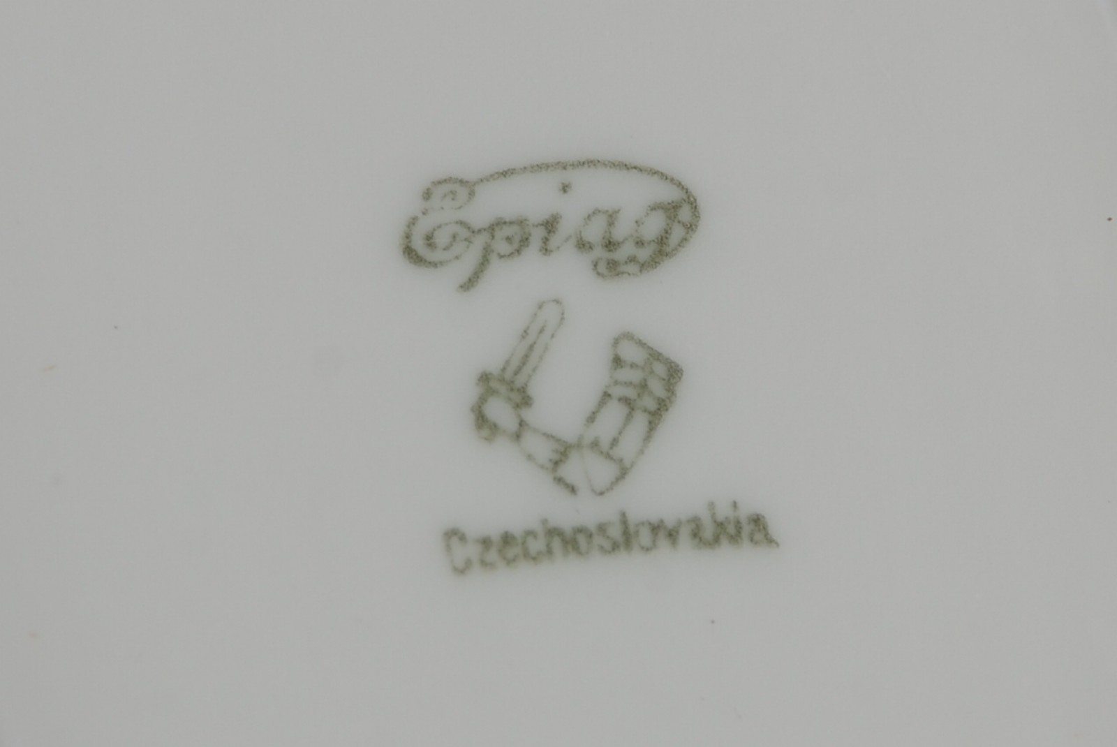 Diversas peças, sendo de porcelana, sendo: legumeira com tampa e... - foto 6 de 7