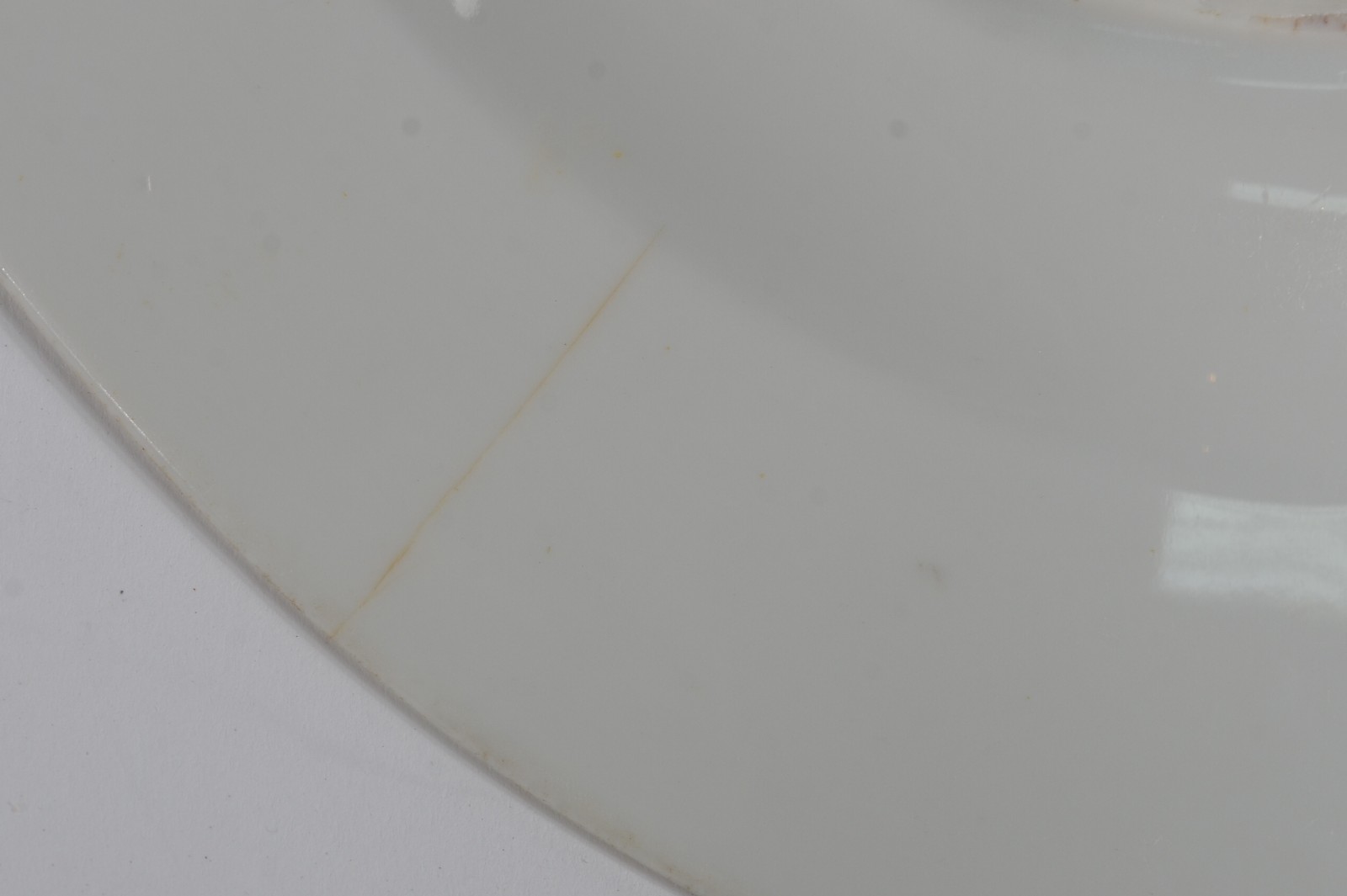 Diversas peças, sendo de porcelana, sendo: legumeira com tampa e... - foto 7 de 7