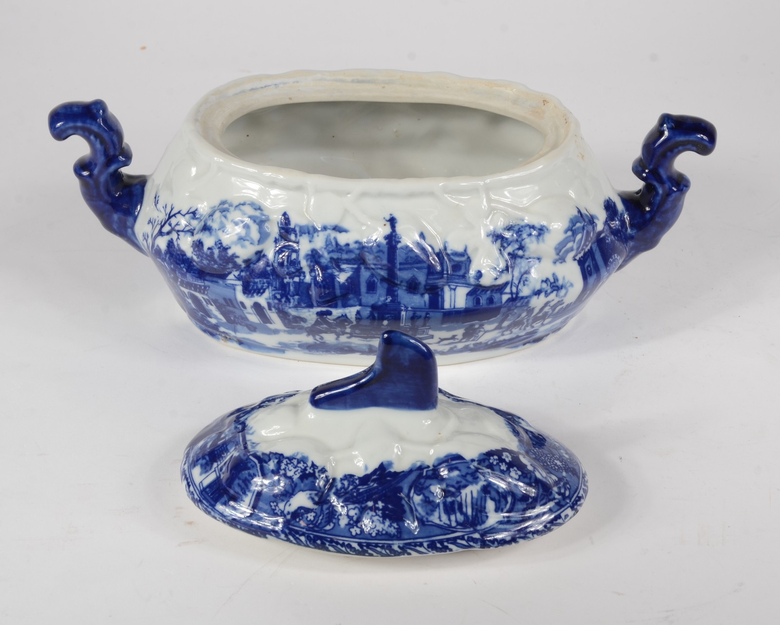 Sopeira de porcelana decorada ao gosto ingles azul e branca. - foto 2 de 5