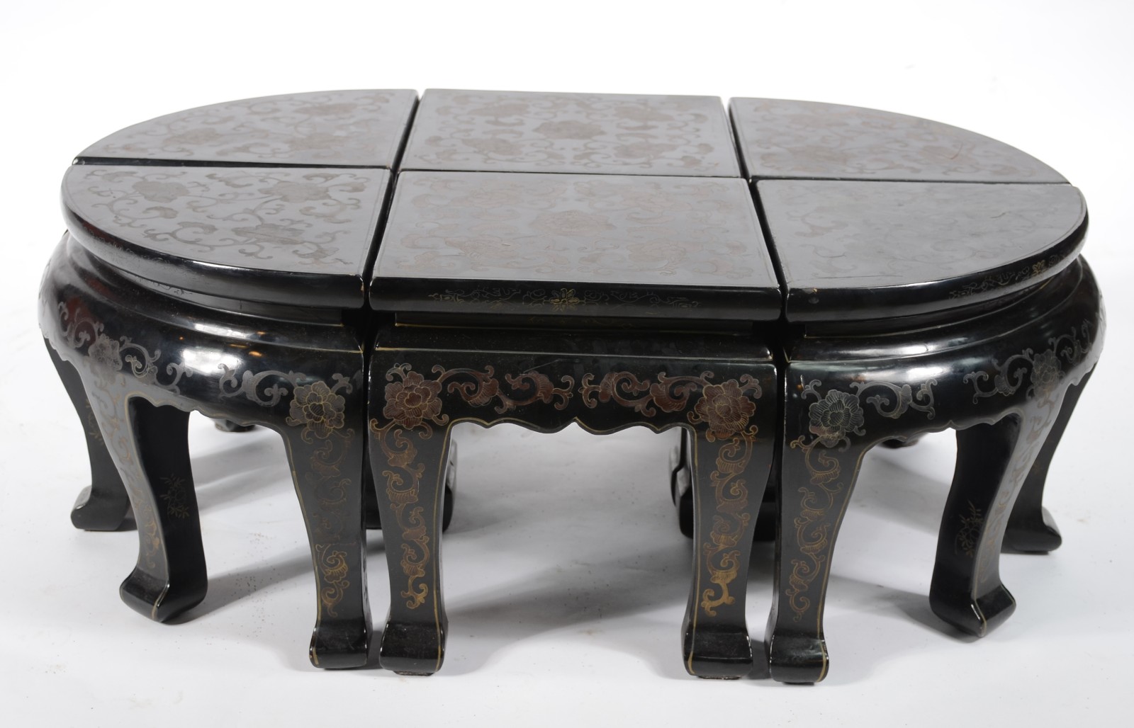 Mesa de centro oriental de lacca negra decorada com figuras de... - foto 3 de 10