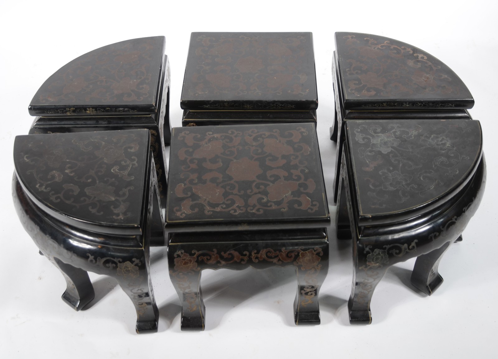 Mesa de centro oriental de lacca negra decorada com figuras de... - foto 5 de 10