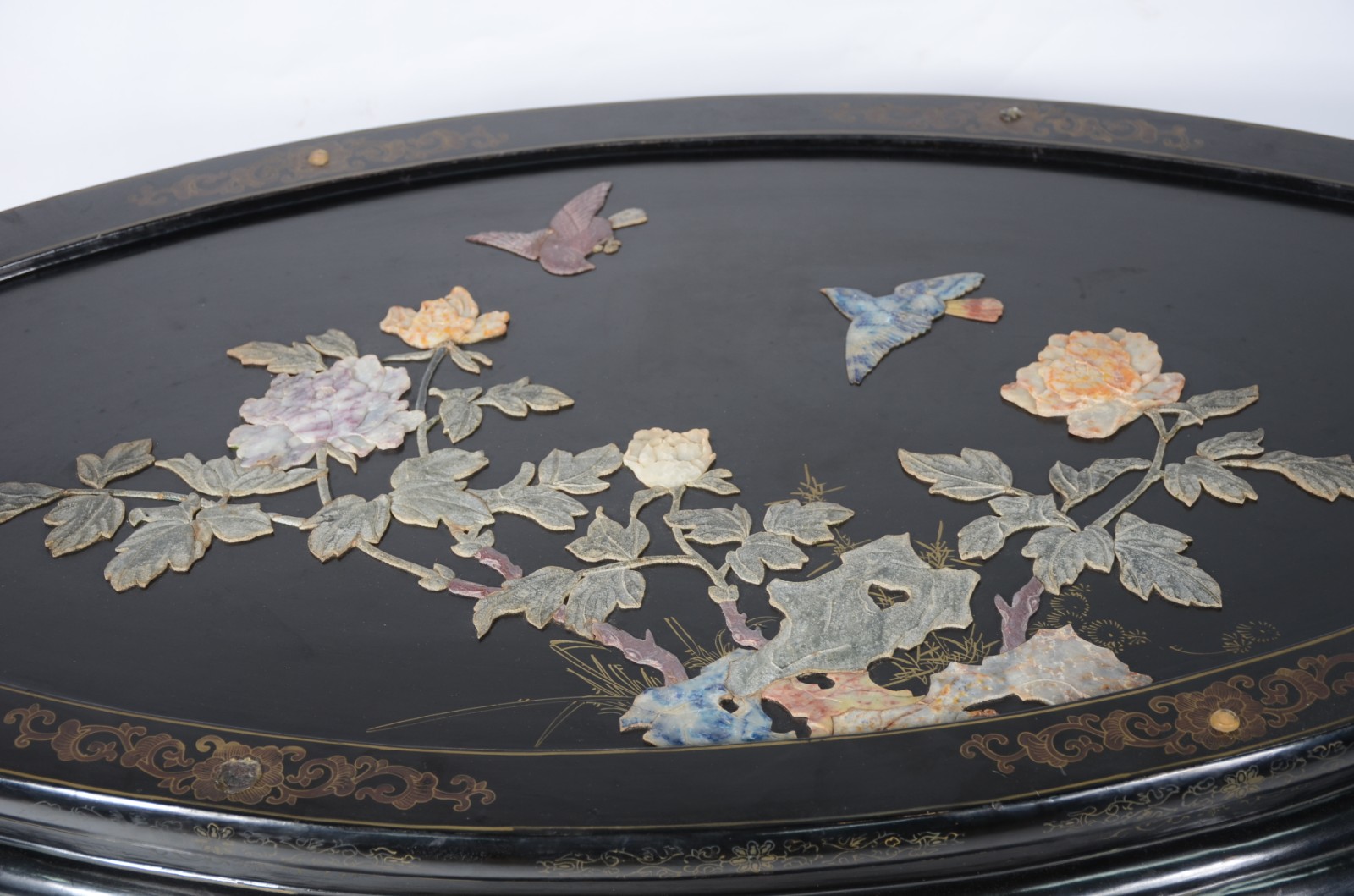 Mesa de centro oriental de lacca negra decorada com figuras de... - foto 6 de 10