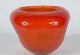 Jaqueline Terpins,  - Vaso de vidro decorativo na cor laranja, assinado.