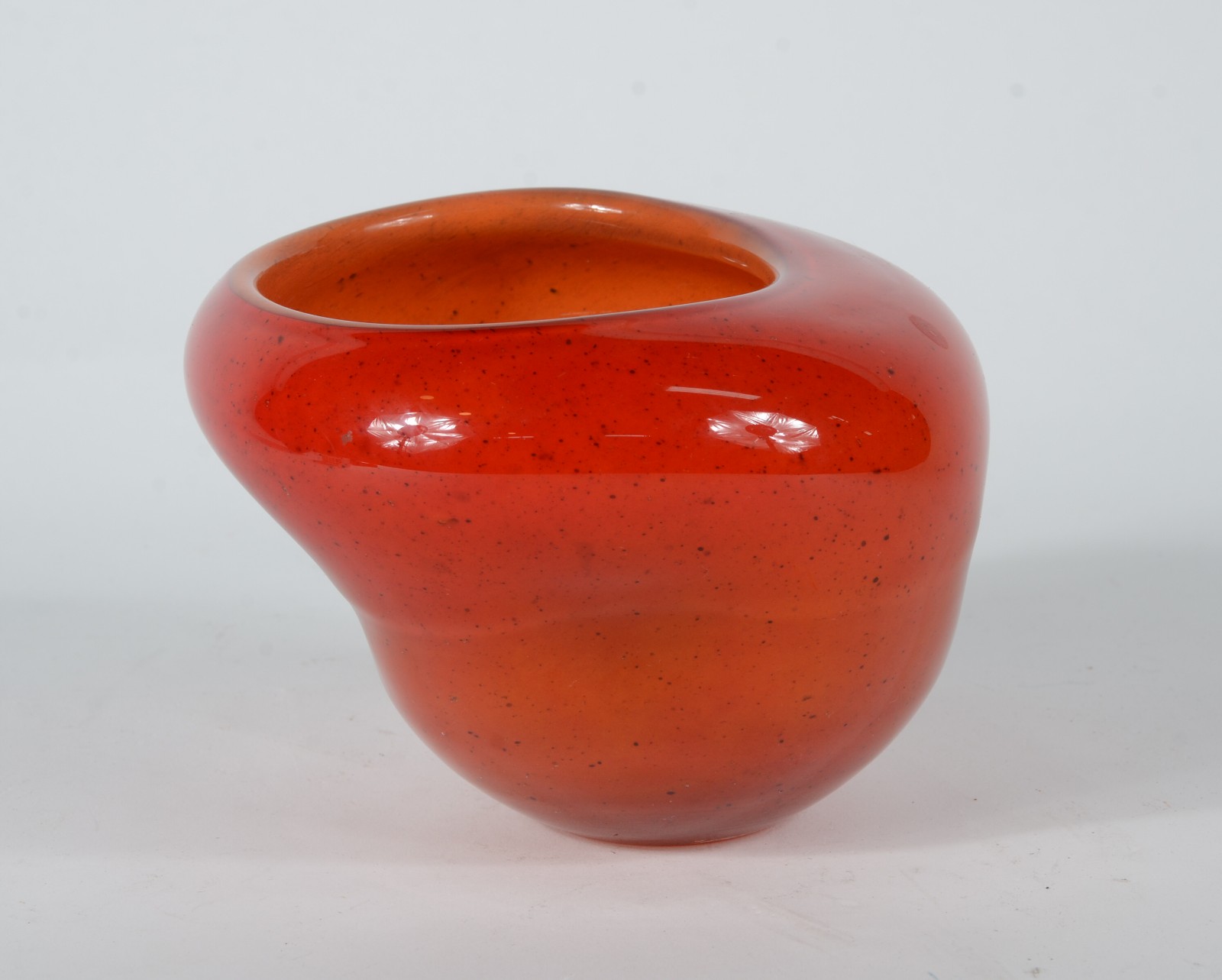 Vaso de vidro decorativo na cor laranja, assinado. - foto 4 de 6