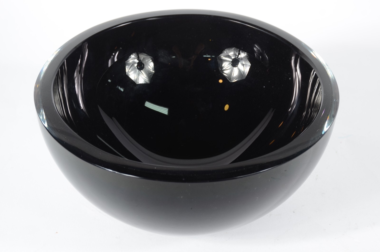 Vaso de vidro decorativo na cor preta. Assinado. - foto 1 de 4