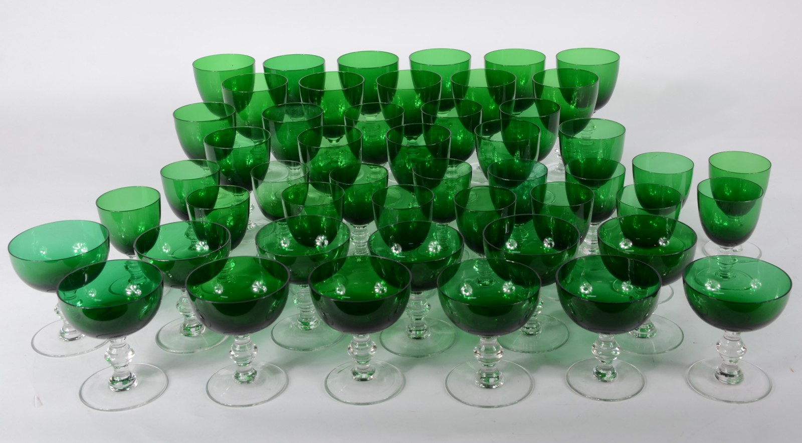 Serviço de cristal Prado na cor verde, composto de: 16 taças para... - foto 1 de 4