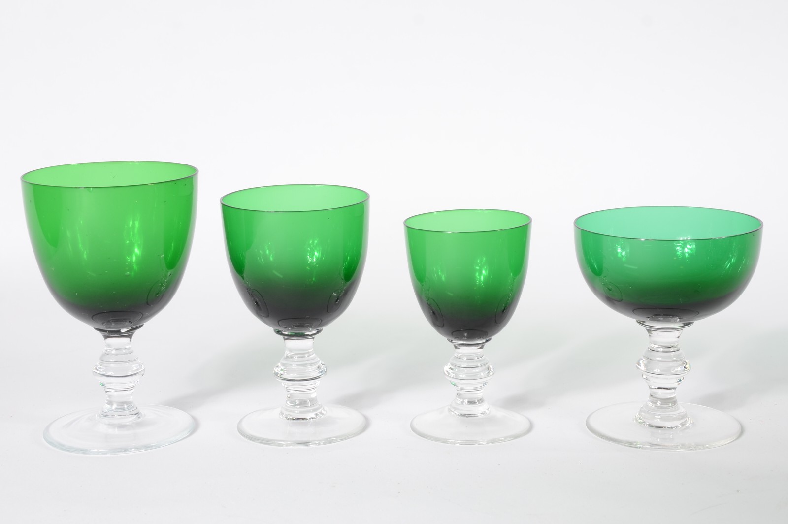 Serviço de cristal Prado na cor verde, composto de: 16 taças para... - foto 2 de 4