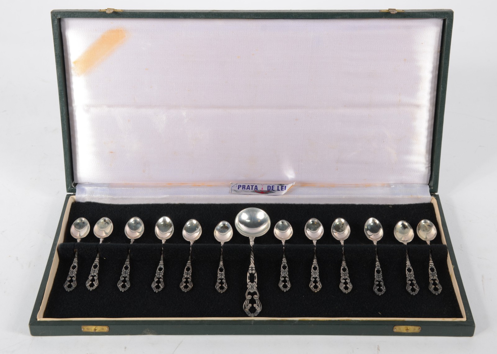 Conjunto com 12 colheres para café e uma para açúcar de prata... - foto 5 de 7