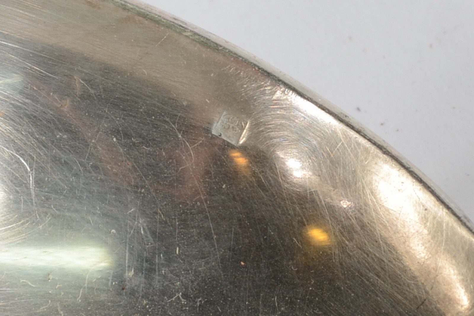 Faqueiro de metal prateado, composto de: 18 colheres grandes; 12... - foto 9 de 10