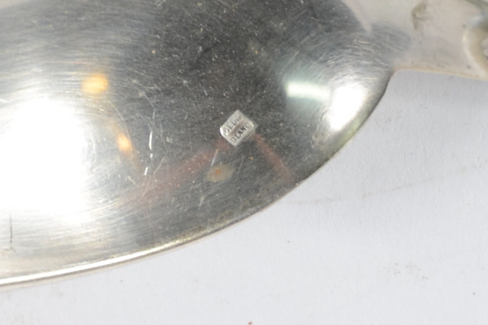 Faqueiro de metal prateado, composto de: 18 colheres grandes; 12... - foto 10 de 10