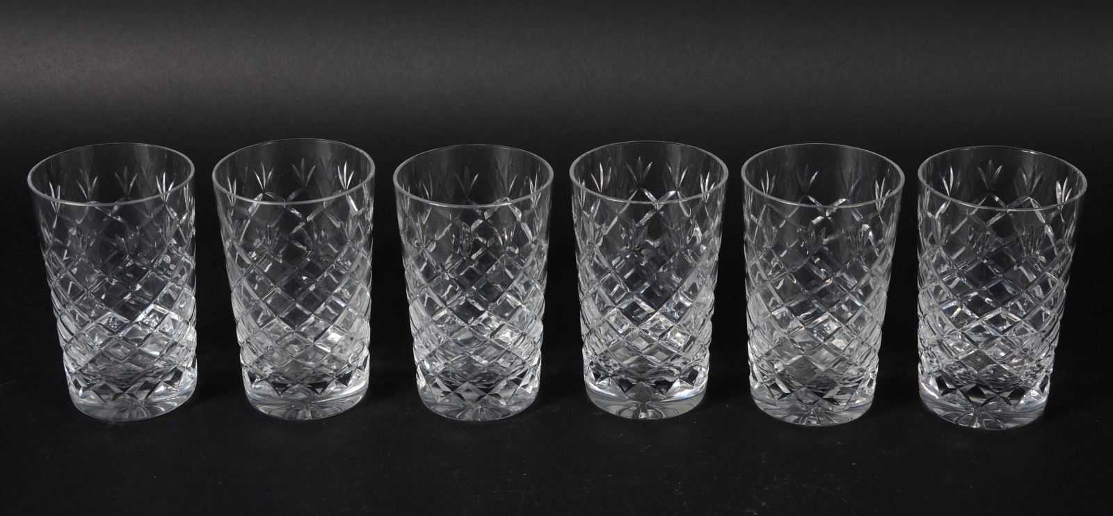 Conjunto com 6 copos longos de cristal lapidado. - foto 3 de 4